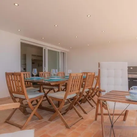 Prado - Beautiful Beachfront Βίλα *