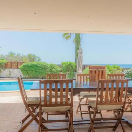 Prado - Beautiful Beachfront Holiday home